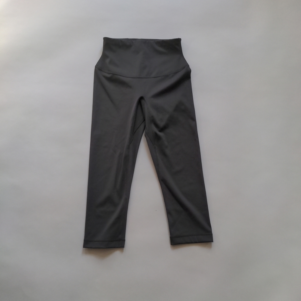 Uniqlo Grey Compression Leggings